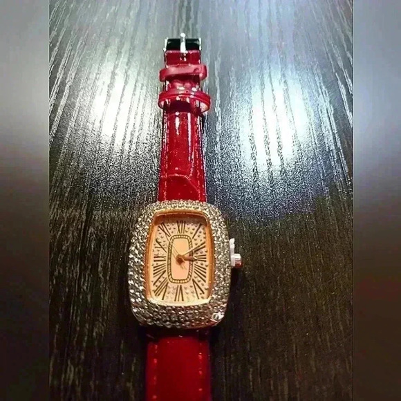 Red rhinestone watch - Picture 3 of 7
